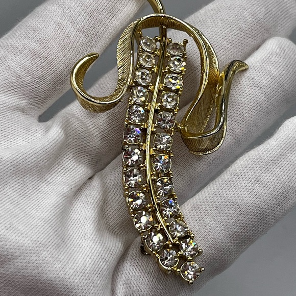 Vintage 1960’s Sarah Coventry radiance  brooch pin gold tone rhinestones - Picture 9 of 12